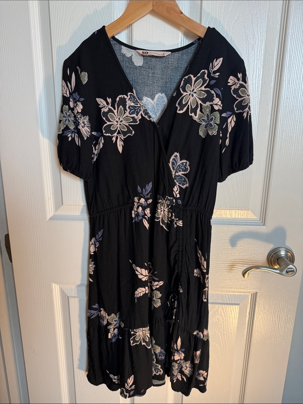 SO Black Floral Wrap-Style Midi Dress Women’s (Size Medium)